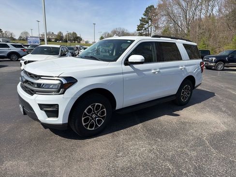 Used 2024 Ford Expedition XLT AWD/4WD image 7