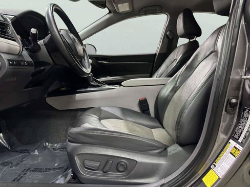 Used 2020 Toyota Camry XLE FWD image 22