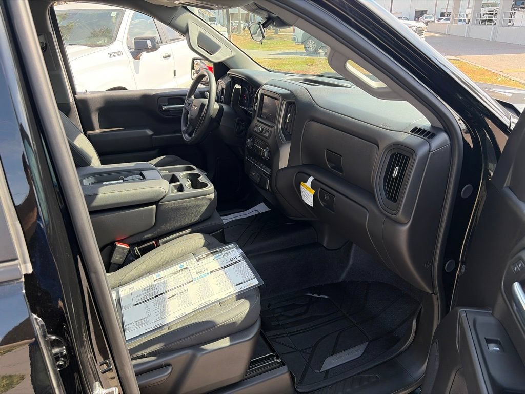 Used 2026 Chevrolet Silverado 1500 Custom w/ Turbomax Blackout Package RWD image 9