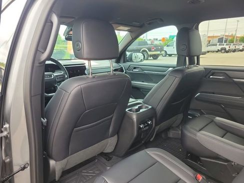 Used 2025 GMC Acadia Elevation w/ Elevation Premium Package FWD image 10