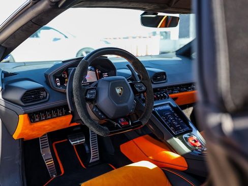 Used 2023 Lamborghini Huracan EVO image 24