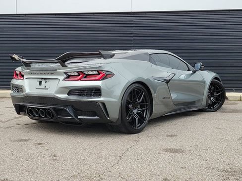 Used 2024 Chevrolet Corvette Z06 w/ Z07 Performance Package RWD image 3