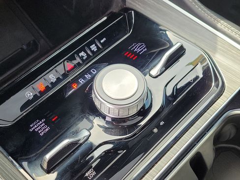 Used 2023 Jeep Wagoneer Series III w/ Premium Group I image 27