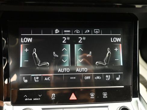 Used 2022 Audi e-tron Premium Plus w/ Premium Plus Package AWD/4WD image 16