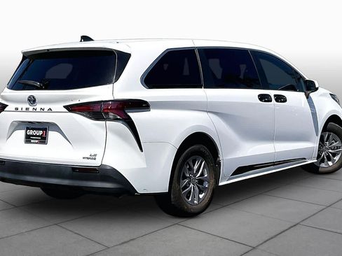 Certified 2022 Toyota Sienna LE FWD image 12