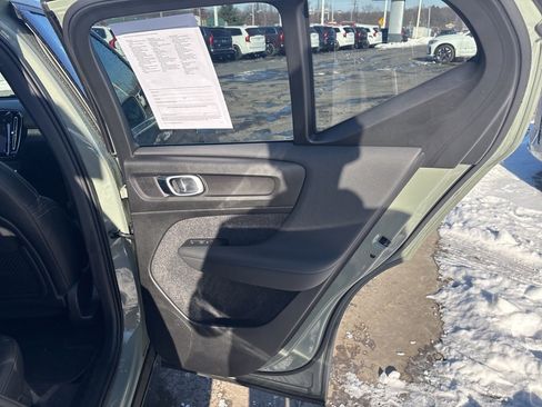 Certified 2025 Volvo XC40 B5 Plus image 39