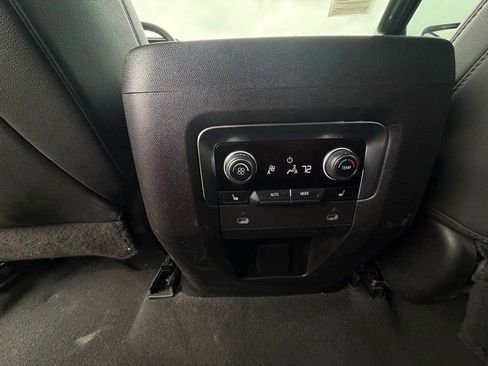 Used 2022 Chevrolet Tahoe Z71 w/ Luxury Package AWD/4WD image 38