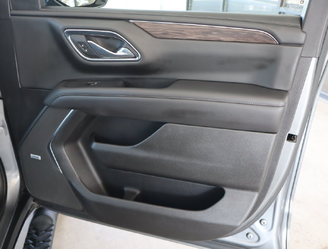 Used 2021 Chevrolet Suburban Z71 w/ Luxury Package AWD/4WD image 51
