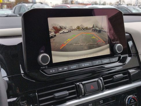 New 2025 Nissan Pathfinder SV image 13