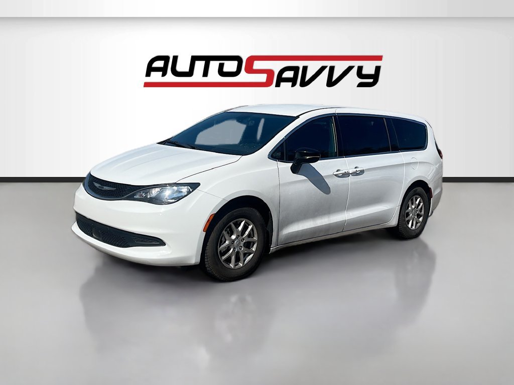 Used 2025 Chrysler Voyager LX FWD image 3
