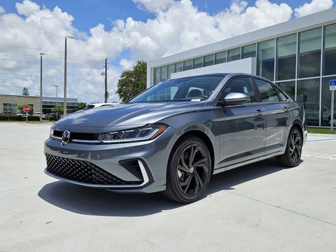 New 2025 Volkswagen Jetta SE image 3