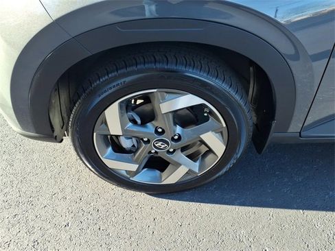 Used 2024 Hyundai Venue SEL image 4