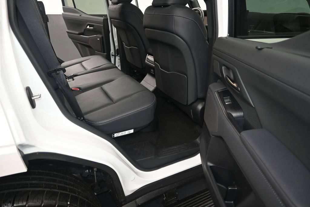 Used 2024 Lexus GX 550 w/ Cold Area Package AWD/4WD image 13