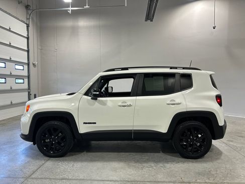 Used 2022 Jeep Renegade Altitude w/ Convenience Group AWD/4WD image 9