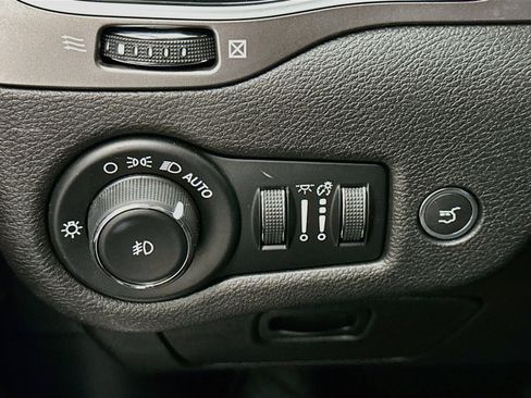 Used 2019 Jeep Cherokee Limited AWD/4WD image 17