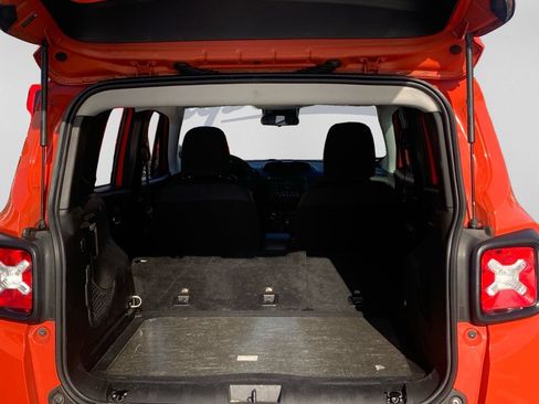 Used 2020 Jeep Renegade Altitude FWD image 30