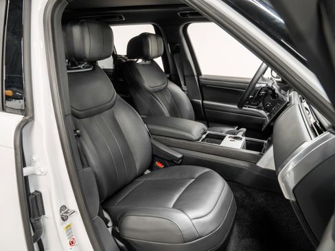 Used 2024 Land Rover Range Rover Autobiography image 24