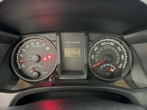 Used 2017 Toyota Tacoma SR image 25