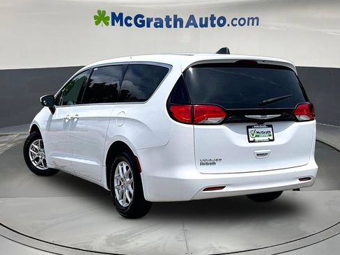 Used 2023 Chrysler Voyager LX FWD image 5