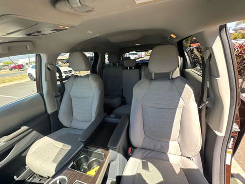 Used 2023 Toyota Sienna LE FWD image 10
