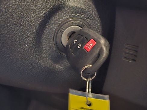 Used 2016 Toyota Tacoma TRD Off-Road AWD/4WD image 14