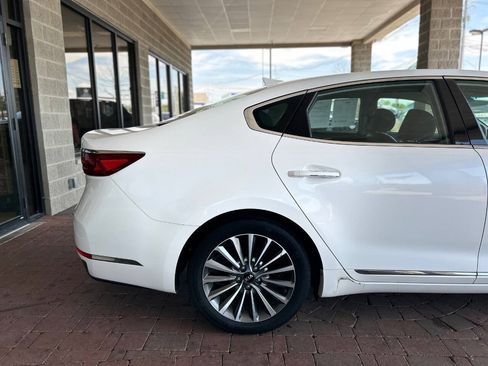 Used 2017 Kia Cadenza Premium FWD image 21