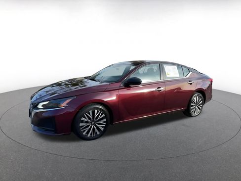 Used 2025 Nissan Altima 2.5 SV image 8