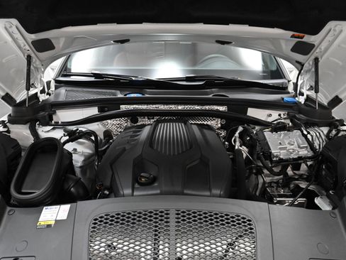 Used 2023 Porsche Macan image 44