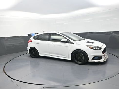 Used 2018 Ford Focus ST image 25