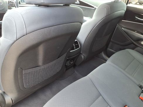 Used 2019 Kia Sorento AWD w/ LX Convenience Package image 16