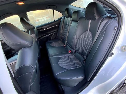 Used 2019 Toyota Camry SE image 19