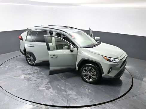 Used 2023 Toyota RAV4 XLE Premium image 59