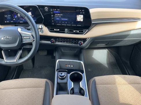 Certified 2025 Chevrolet Equinox ACTIV w/ Convenience Package III AWD/4WD image 14