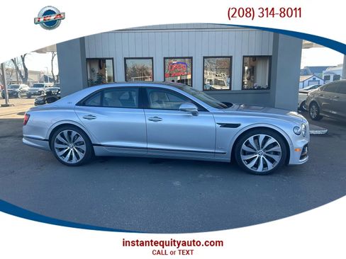 Used 2021 Bentley Flying Spur W12 image 1