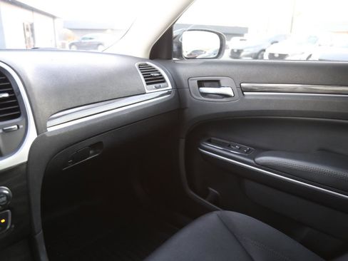 Used 2019 Chrysler 300 Touring w/ Sport Appearance Package image 18