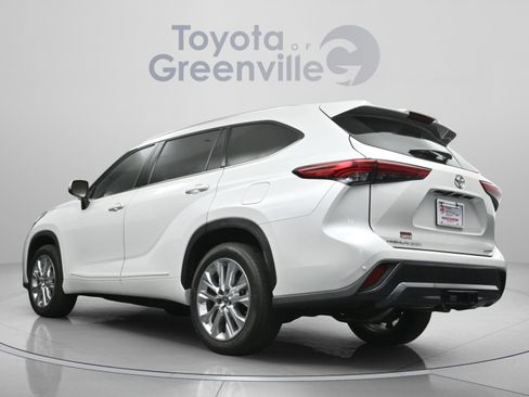 Used 2023 Toyota Highlander Limited image 8