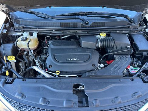 Used 2017 Chrysler Pacifica Touring image 31