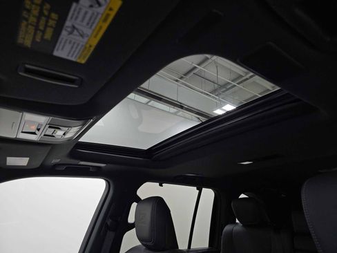 Used 2024 Lexus LX 600 F Sport image 11