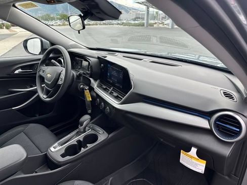 New 2026 Chevrolet Trax LS w/ LS Convenience Package FWD image 32