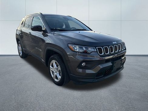 Certified 2023 Jeep Compass Latitude image 9