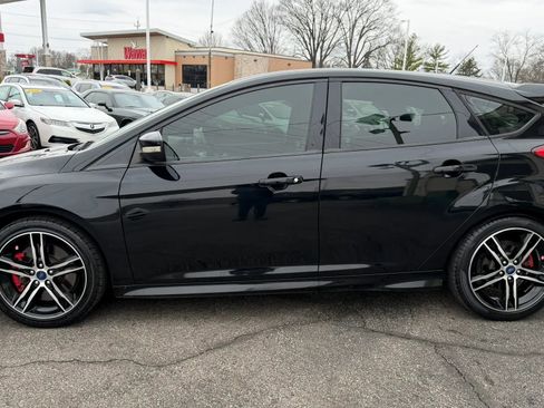 Used 2017 Ford Focus ST image 2