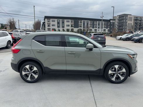 Certified 2025 Volvo XC40 B5 Plus image 8