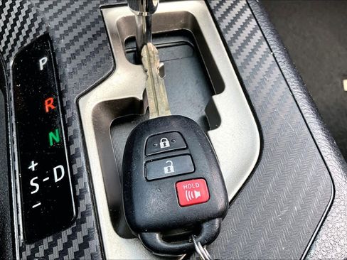 Used 2013 Toyota RAV4 XLE image 18