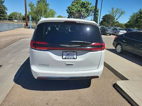 Used 2024 Chrysler Pacifica Touring-L FWD image 6