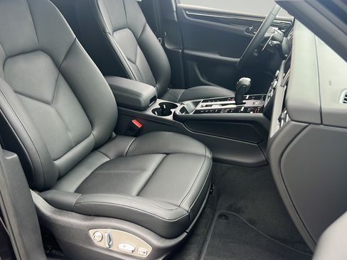 New 2026 Porsche Macan AWD/4WD image 22