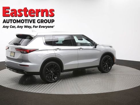 Used 2022 Mitsubishi Outlander SE image 41