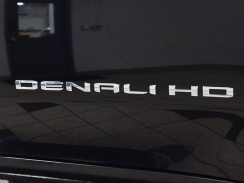 Used 2023 GMC Sierra 2500 Denali w/ Denali Ultimate Package image 17