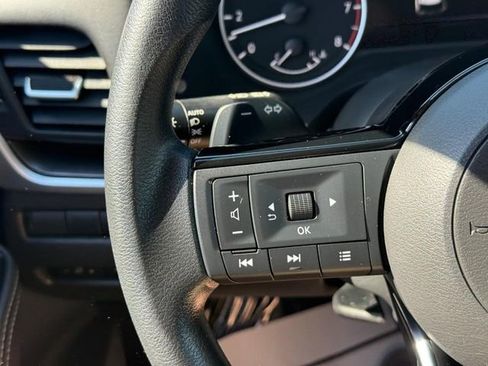 Used 2023 Nissan Rogue SV AWD/4WD image 19