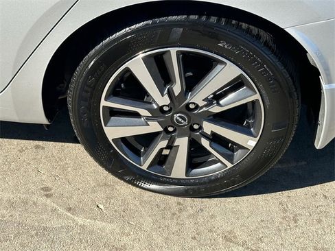 Used 2024 Nissan Versa S w/ S Plus Package image 8