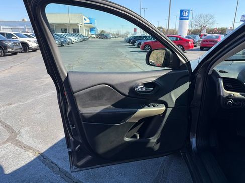 Used 2018 Jeep Cherokee Limited w/ High Altitude Package image 20